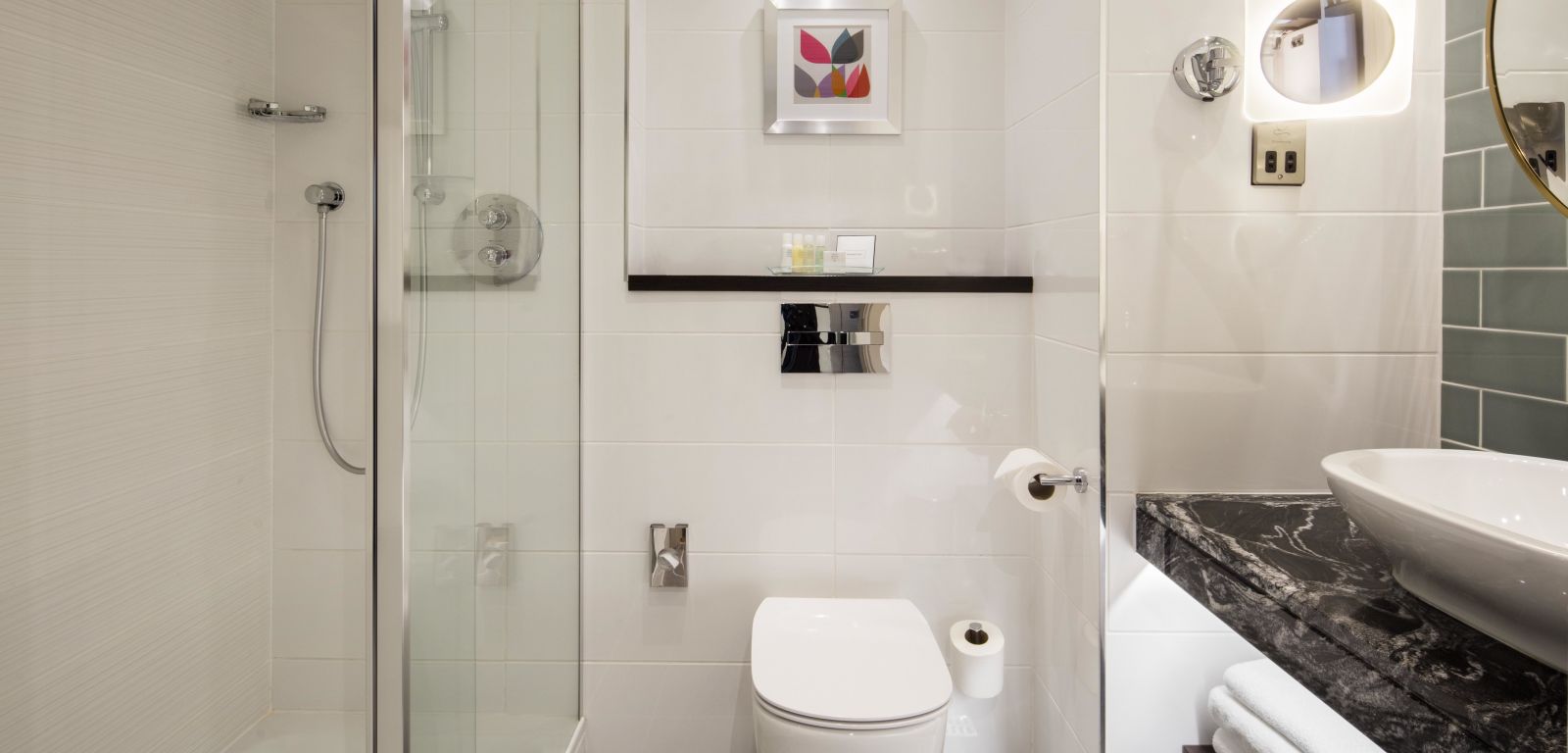 new luxurious family bathroom at Crowne Plaza Belfast