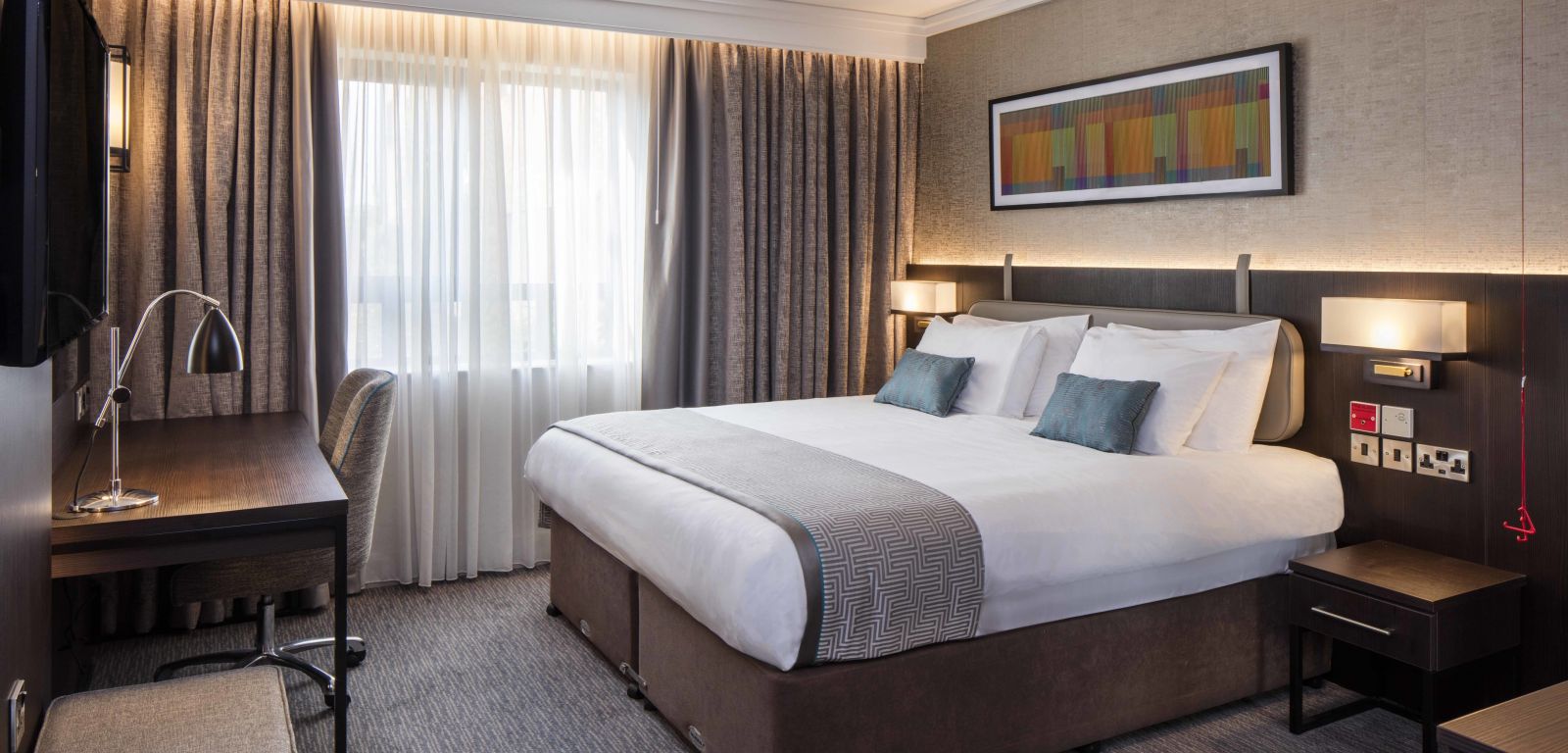 Luxurious accessible bedroom at Crowne Plaza Belfast